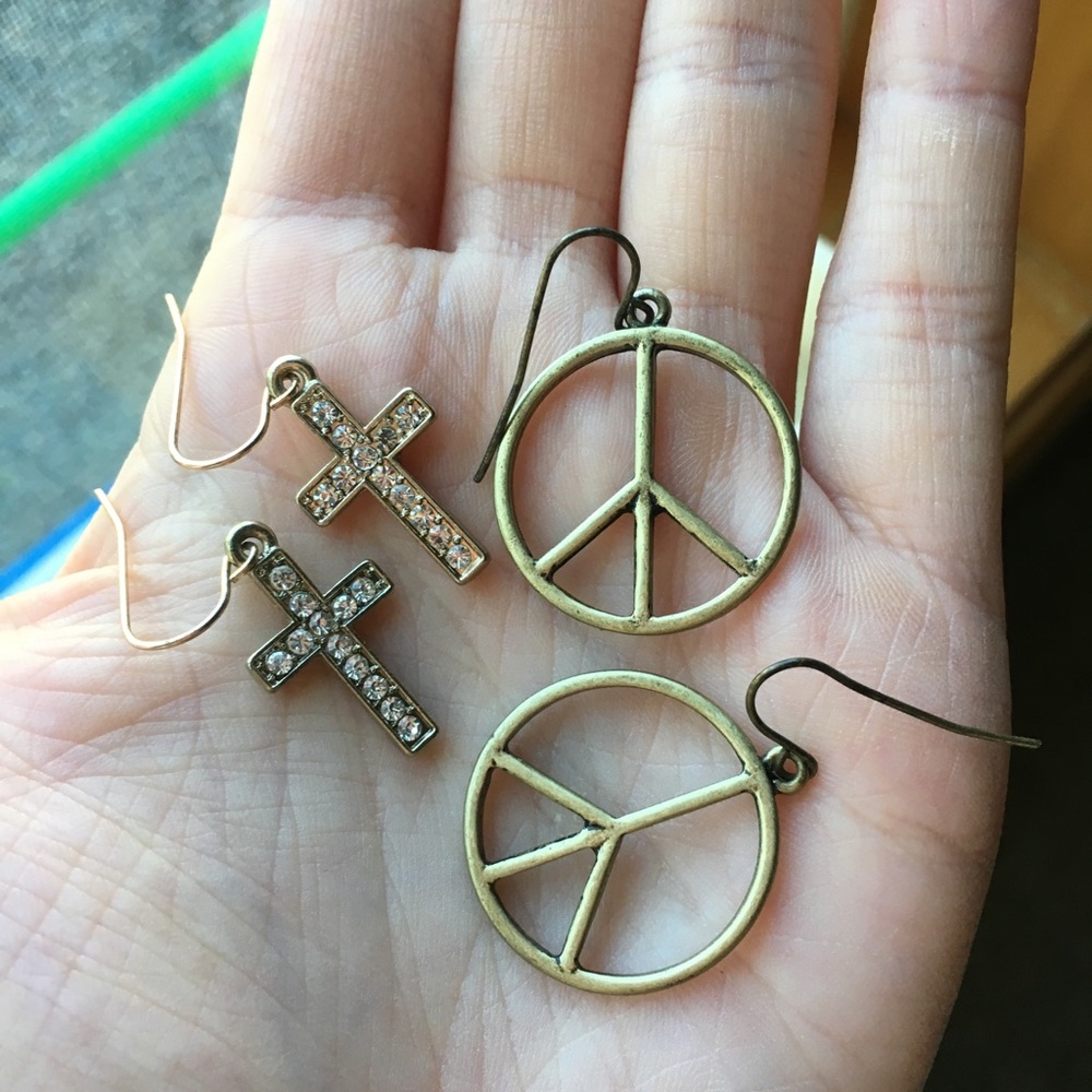 💜3 for $8💜 gold earrings